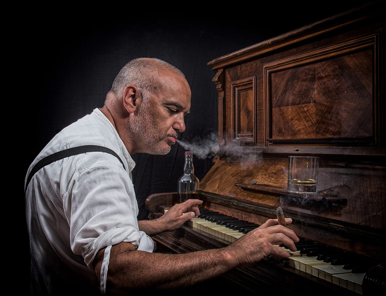Todo se olvida , menos la música del viejo piano