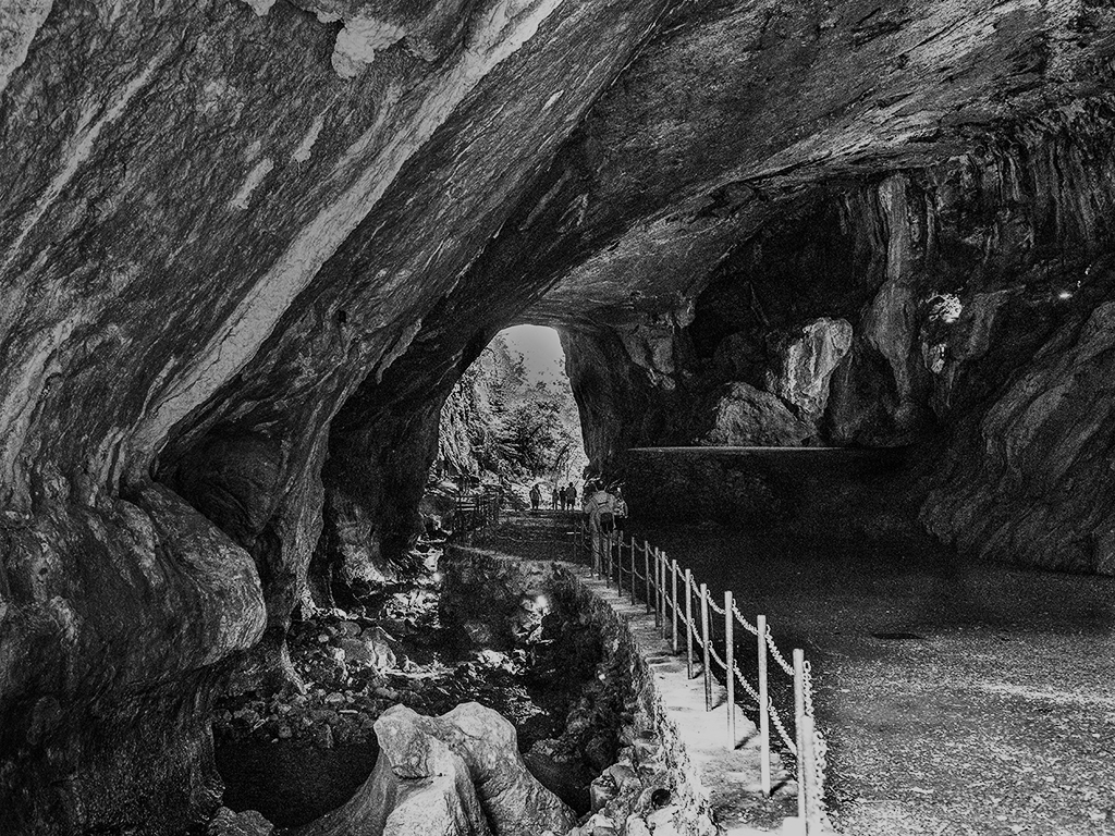 Cueva brujas de zarragamundi