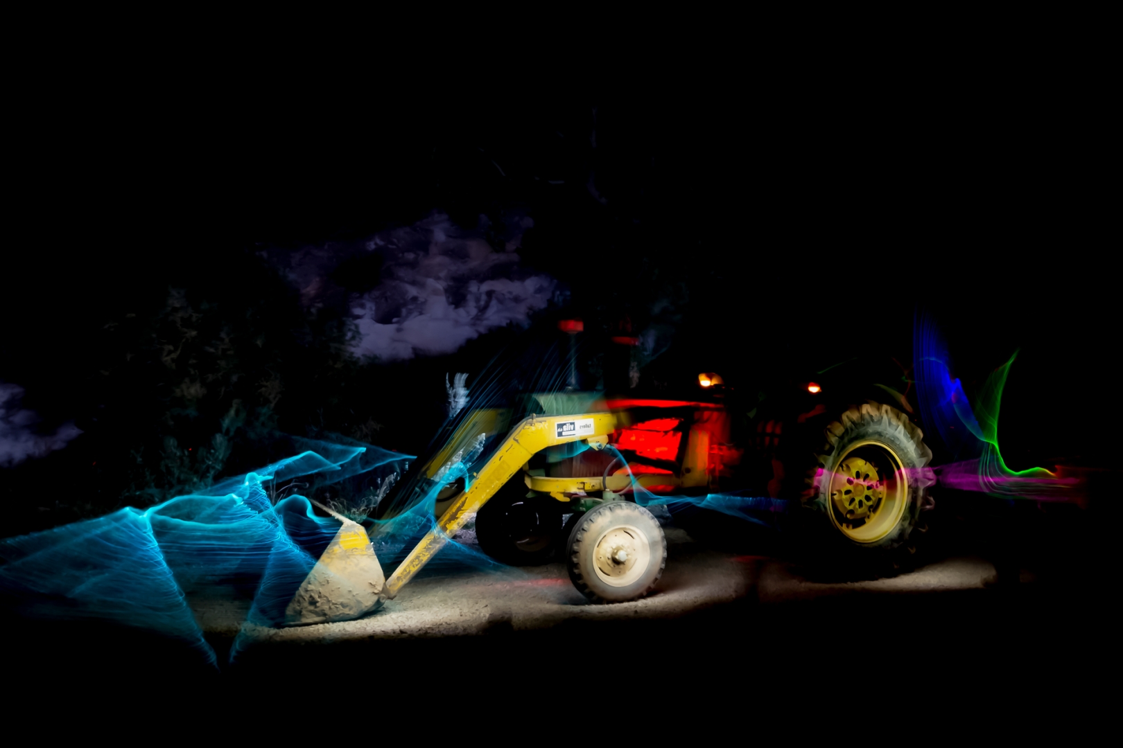 tractor nocturn