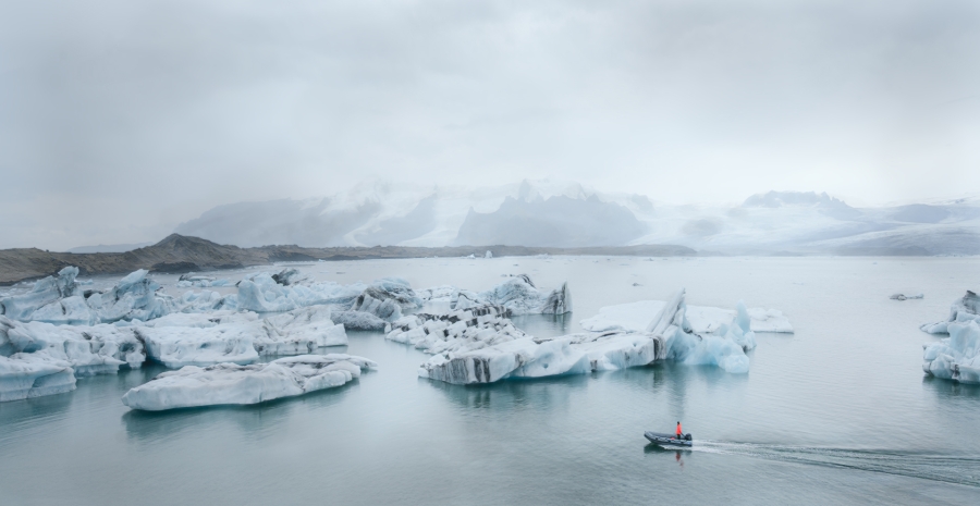 Amb barca a prop del gel